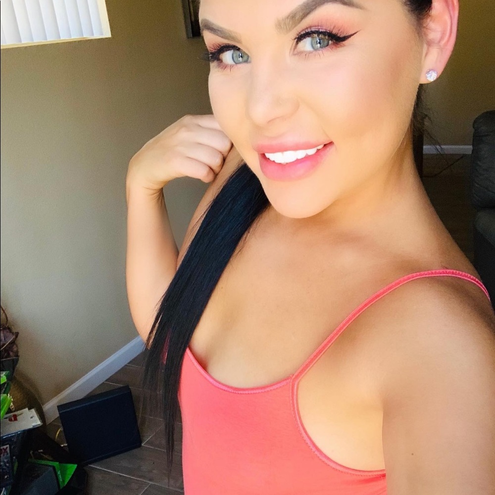 Meet your Posher, Kaylee!